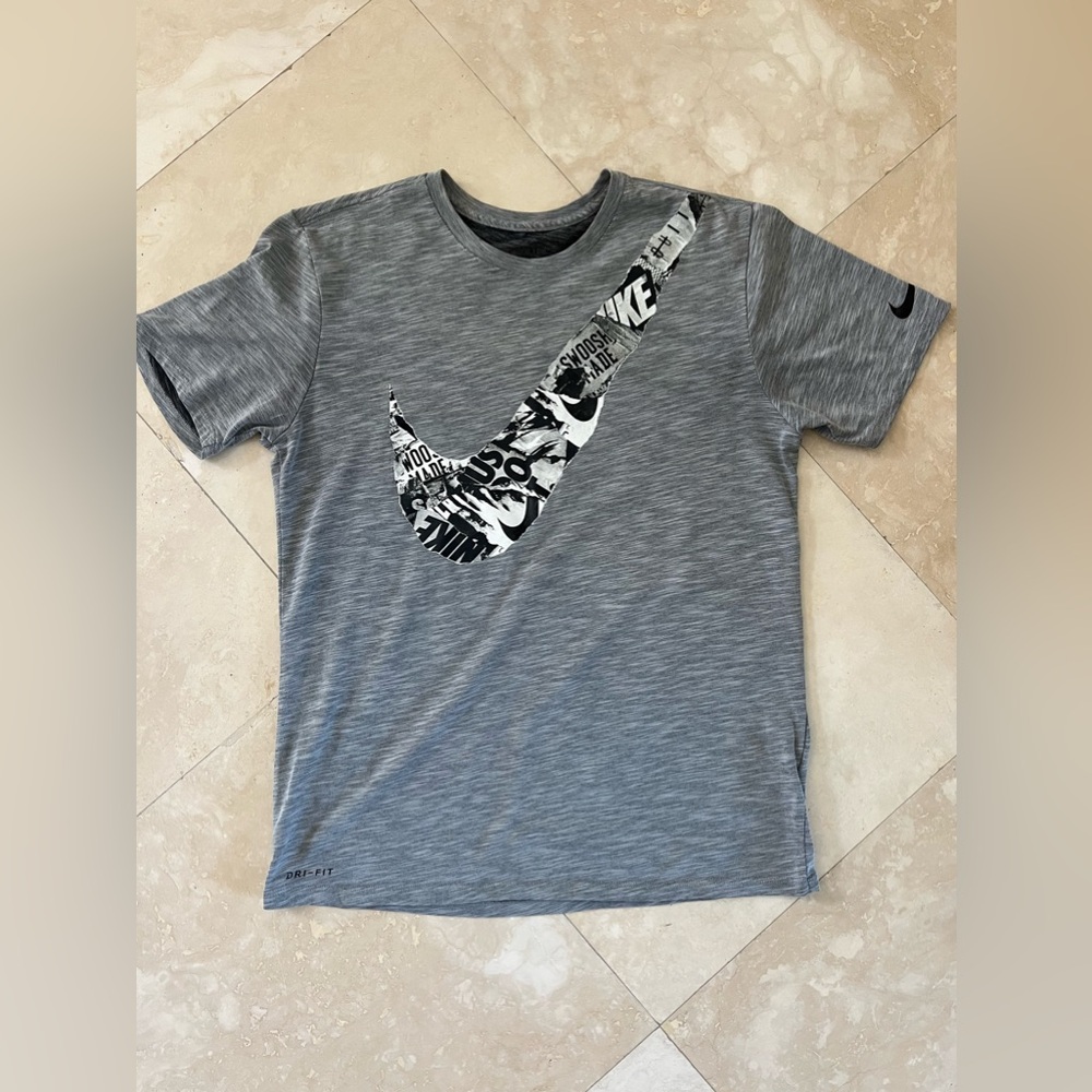 Men’s Nike T shirt